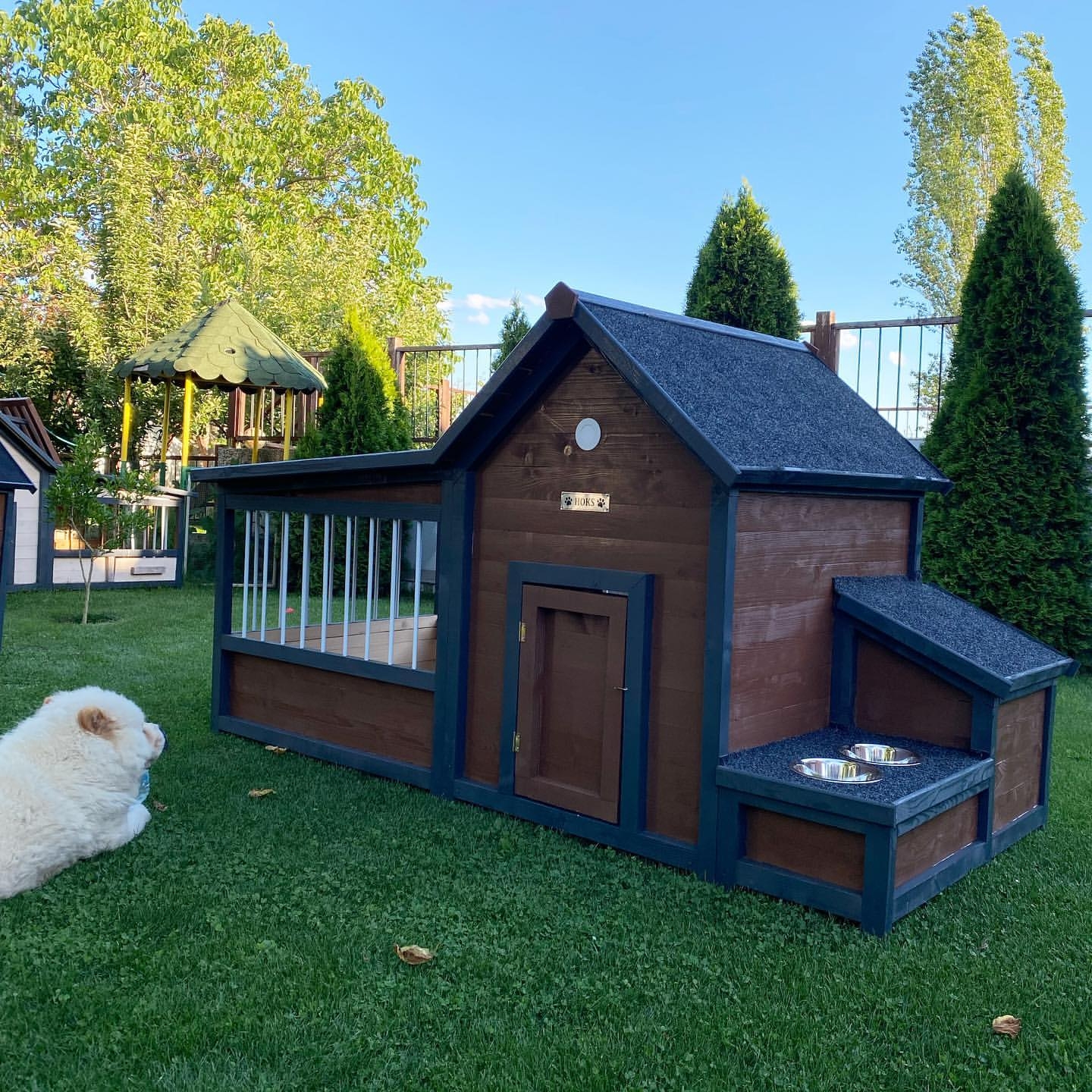 Chestnut Pet Palace Chateau